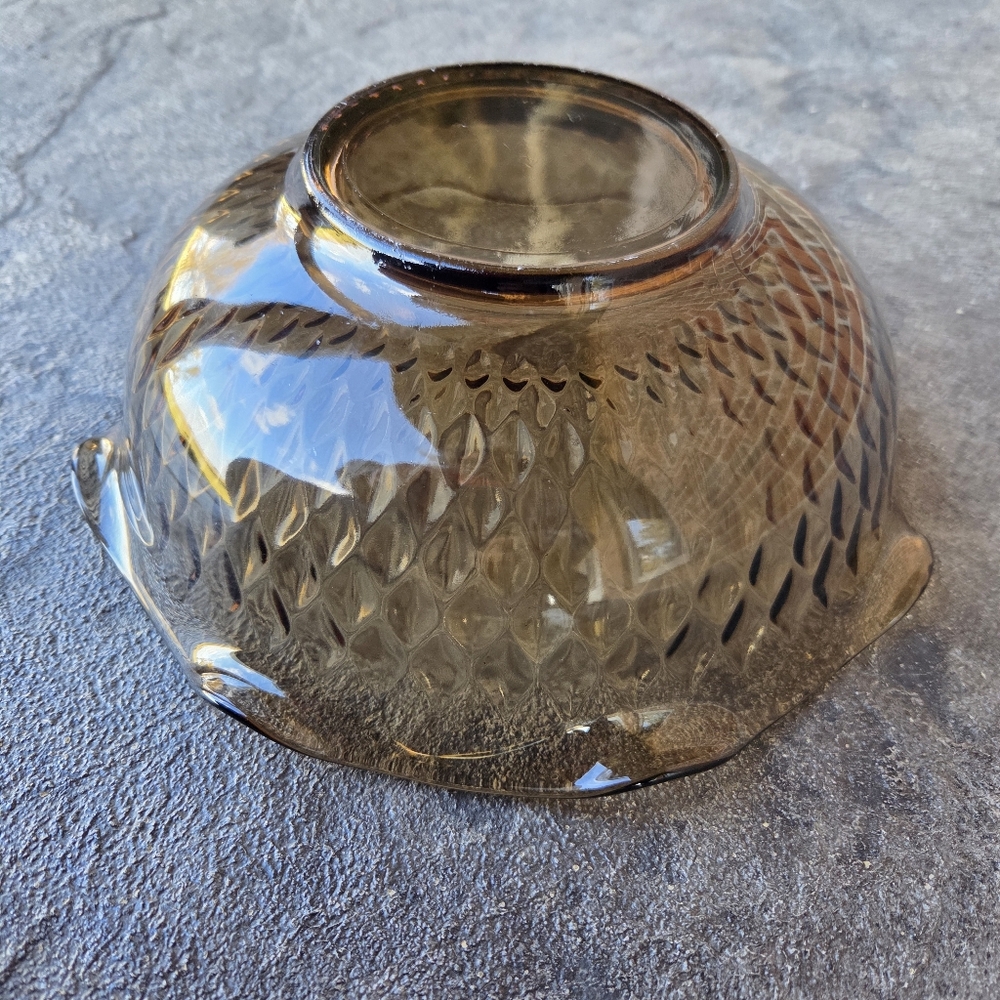 MCM Vintage Indiana Glass Brown Diamond 10 Inch Ruffled Edge Serving Bowl - Picture 4 of 5